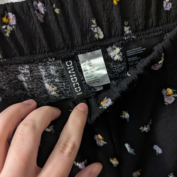 H&M Floral Asymmetric-hem Culottes | Size XS - Picture 8 of 8